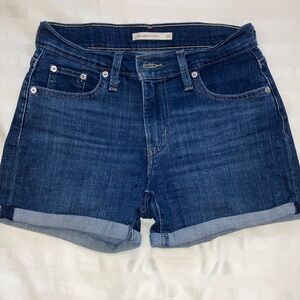 Levi’s mid length, women’s shorts, sz26, medium blue wash.